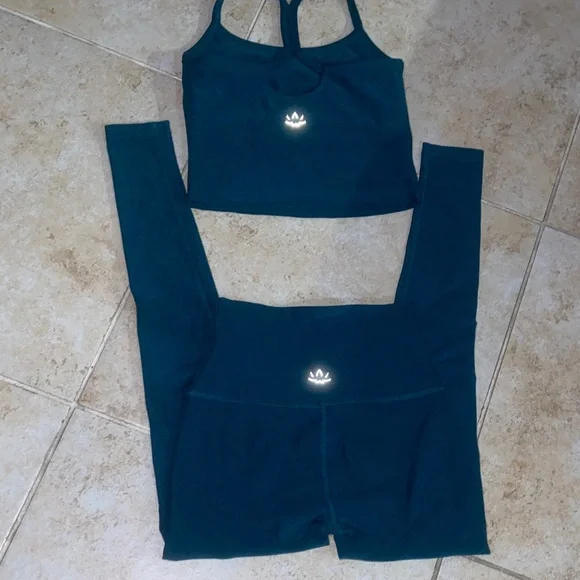 Set Beyond Yoga Spacedye Slim Racerback Cropped Tank & Legging Deep Sea Heather - Picture 2 of 9